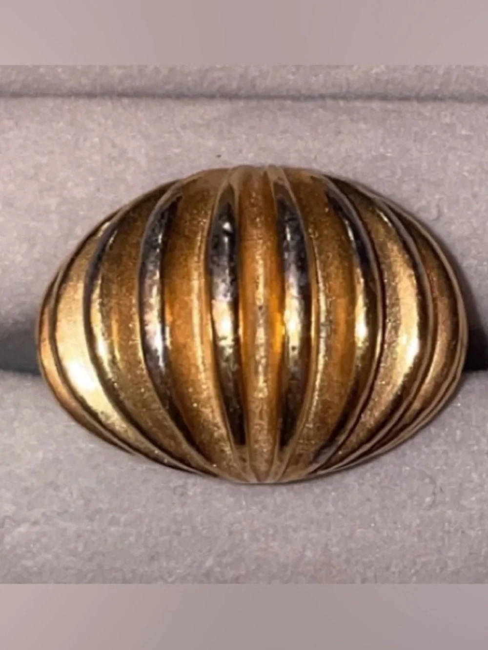 Source Unknown Gold Shell Fan Ring - Picture 2 of 3